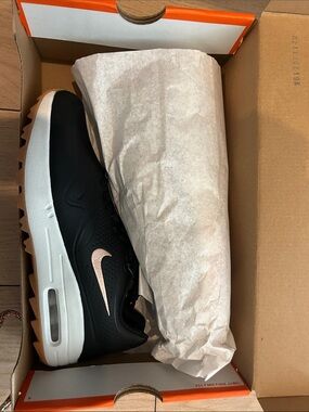 Nike Airmax 1G Black Sneakers with Rose Gold Swoosh and White Midsole